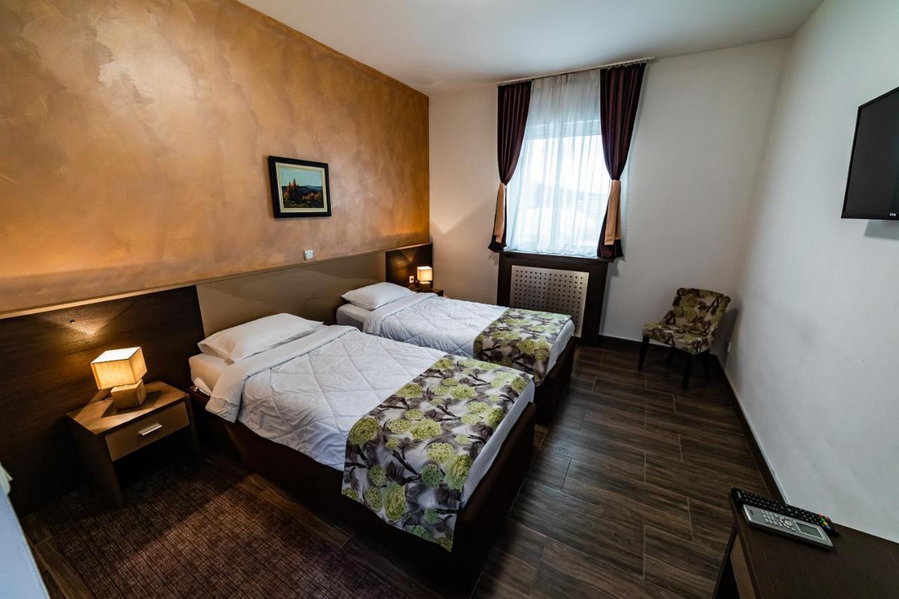 Hotel Albo Бор Экстерьер фото